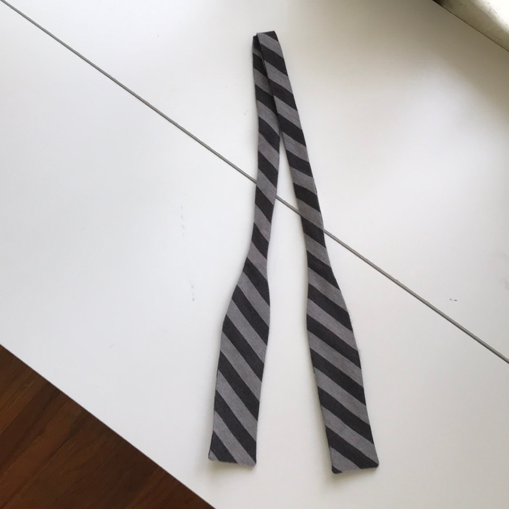 Men’s Band of Outsiders Grey/Black Stripe Bow Tie